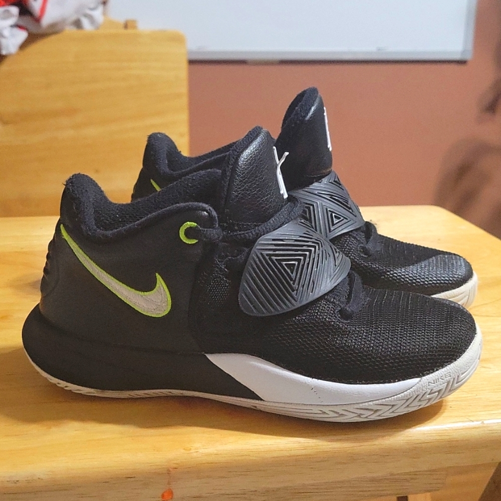 Nike Kids Kyrie Flytrap